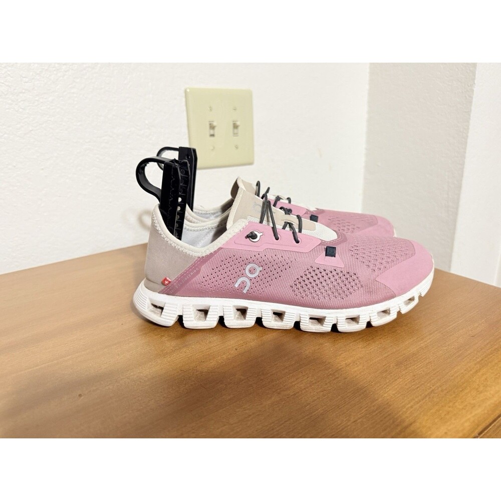 ON Cloud 5 Coast Zephyr Sand Pink Running Shoes Womens Size 7.5